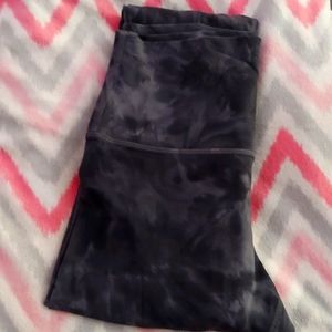 Black and gray align pant.